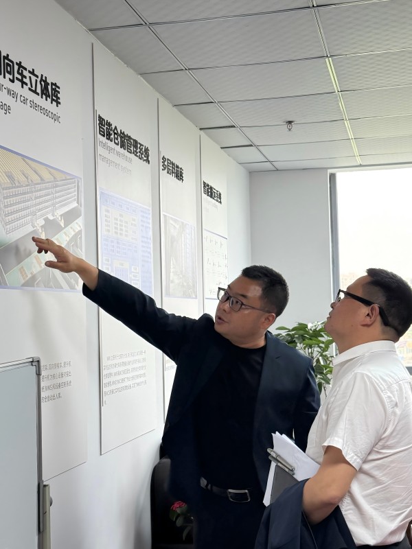 1744769567800042 政企联动赋能智造升级 成都芯谷调研组赴见田科技同谋智能设备创新发展